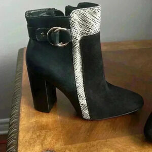 NWOT shoe dazzle ankle boots. Fall  season start